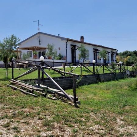 Casale Bianco Al Casello Dell' Autostrada Guidonia Exterior foto